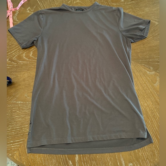 Men’s medium charcoal gray AO pyca pro Cuts split hem T-shirt - Picture 1 of 4